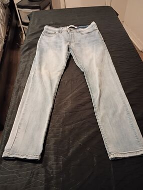 Light Wash Men’s Jeans - Classic Straight Fit